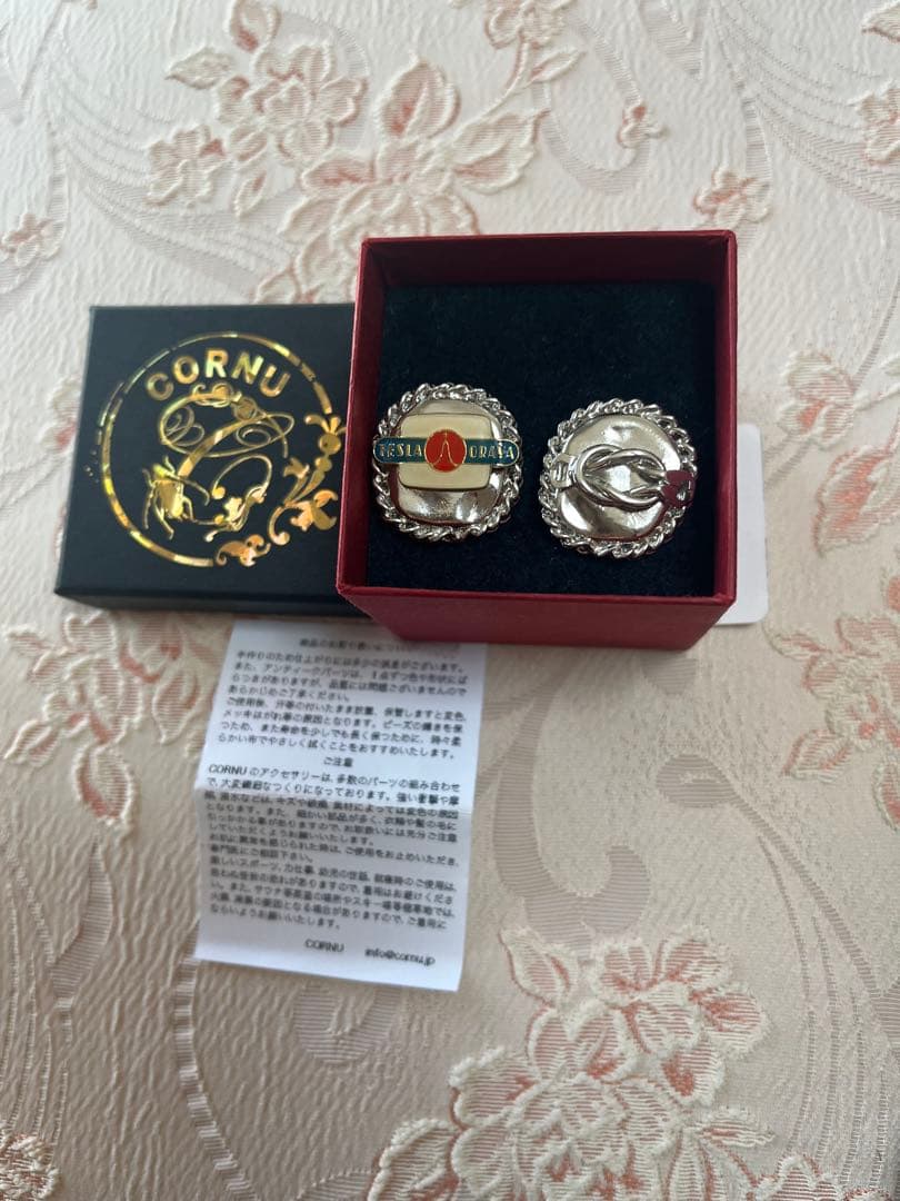 【新品未使用】CORNU ピアス　2点セット　両耳　1点もの希少アシンメトリー