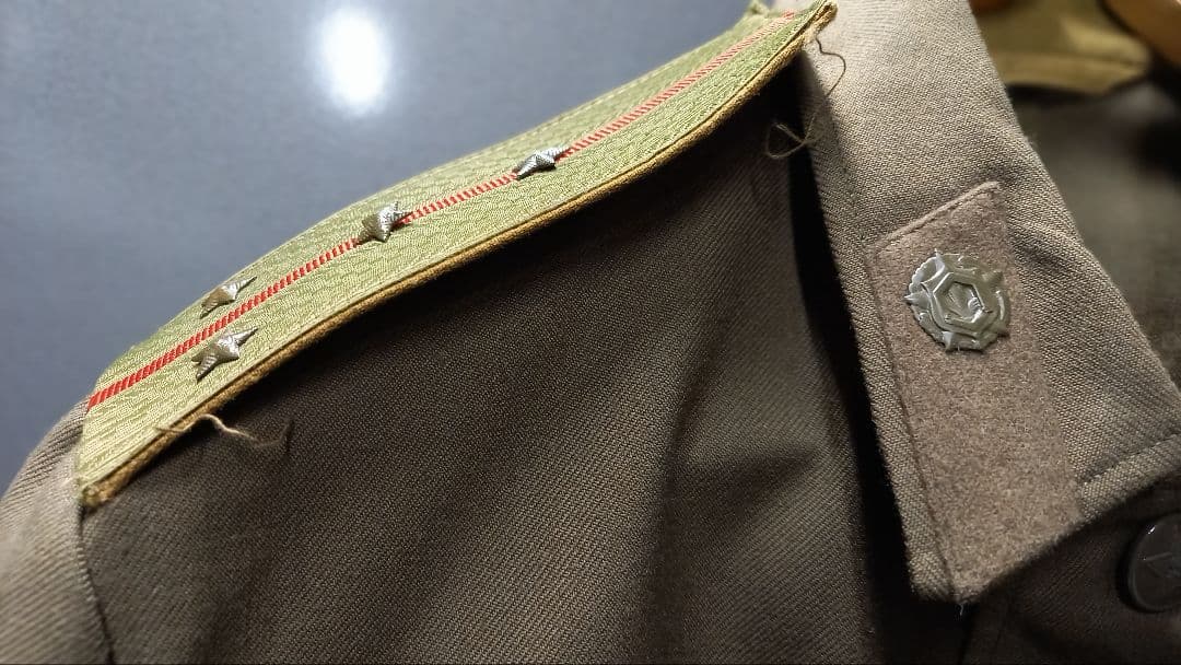 ソ連　m６９　将校軍服　軍服　ロシア軍　乗馬ズボン　勲章　略綬　メダル　ベルト