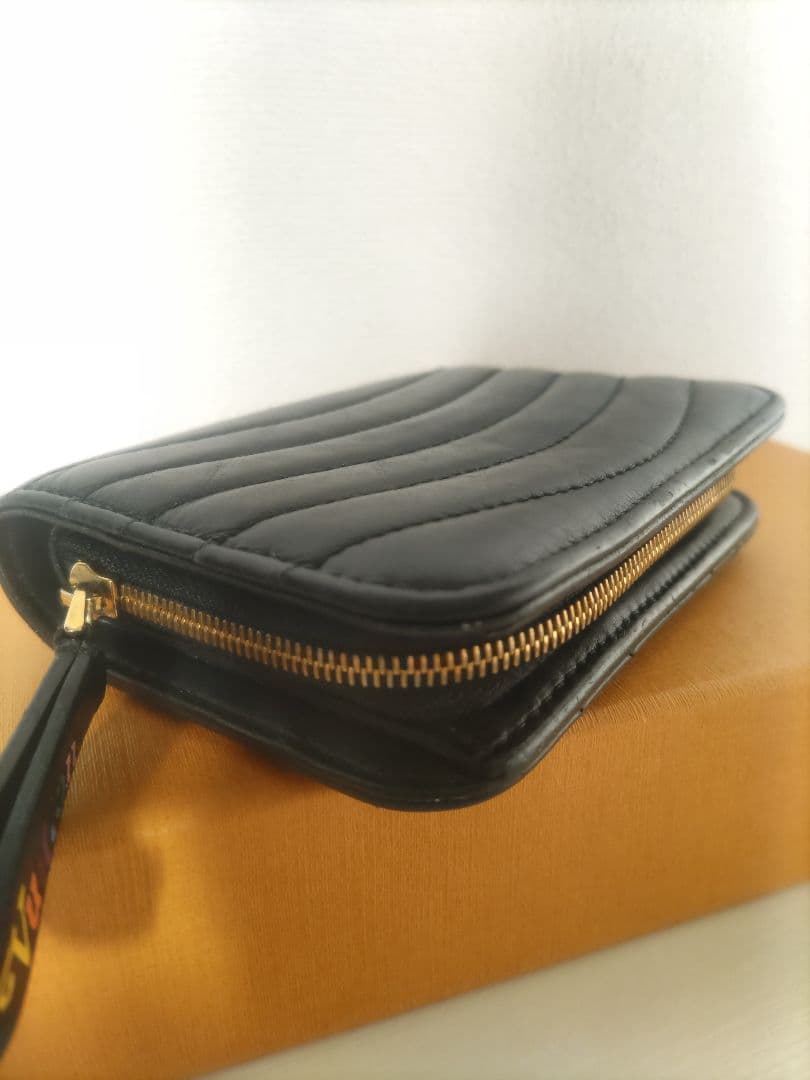 し*こ様 ルイヴィトン ニューウェーブ ジプト ファスナー 折り財布 ブラック