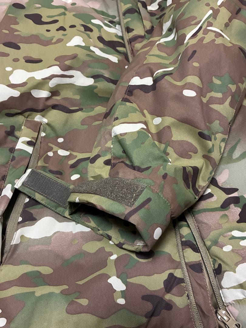 未使用ロシア軍北朝鮮軍仕様極暖中綿防寒服マルチカム迷彩の稀少品でふっくら柔らか。