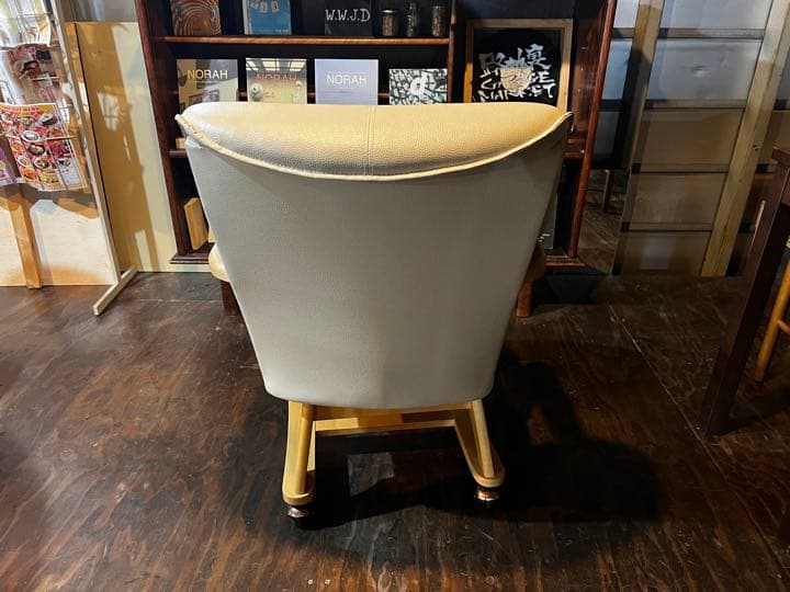 回転式キャスター付き椅子【販売価格は6000円　さいたま市内の方お届けします】