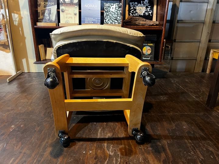 回転式キャスター付き椅子【販売価格は6000円　さいたま市内の方お届けします】