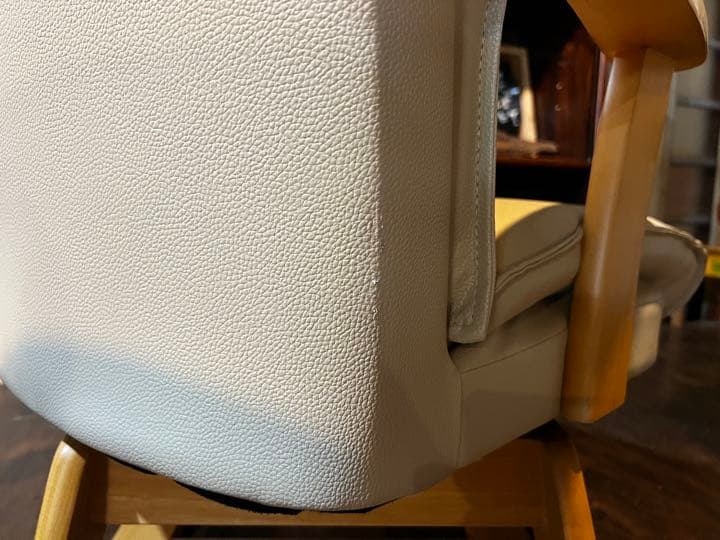 回転式キャスター付き椅子【販売価格は6000円　さいたま市内の方お届けします】