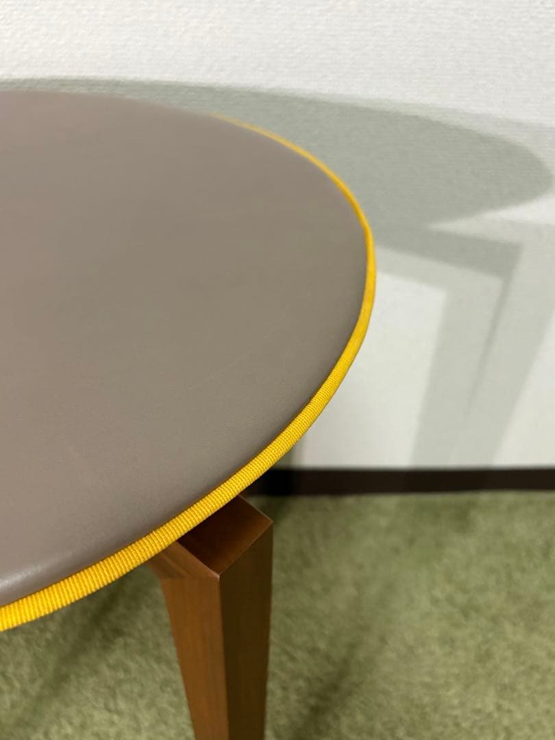 イタリア製 コーヒーテーブル φ40cm 無垢脚 レザートップ