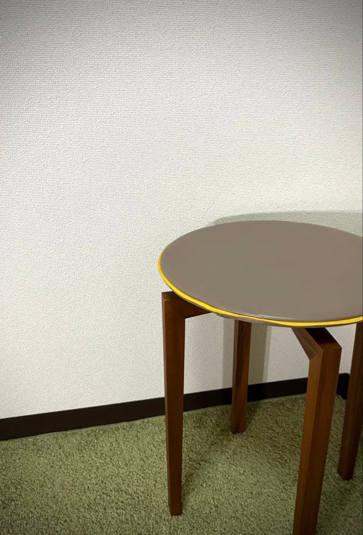 イタリア製 コーヒーテーブル φ40cm 無垢脚 レザートップ