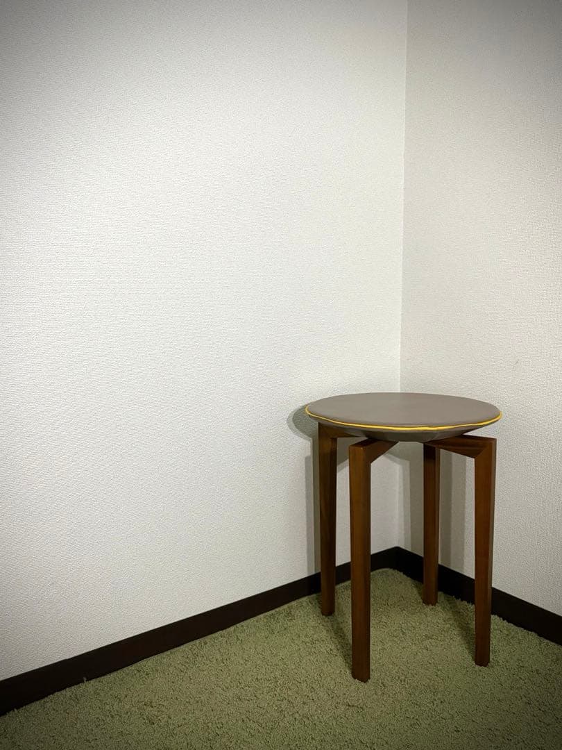 イタリア製 コーヒーテーブル φ40cm 無垢脚 レザートップ