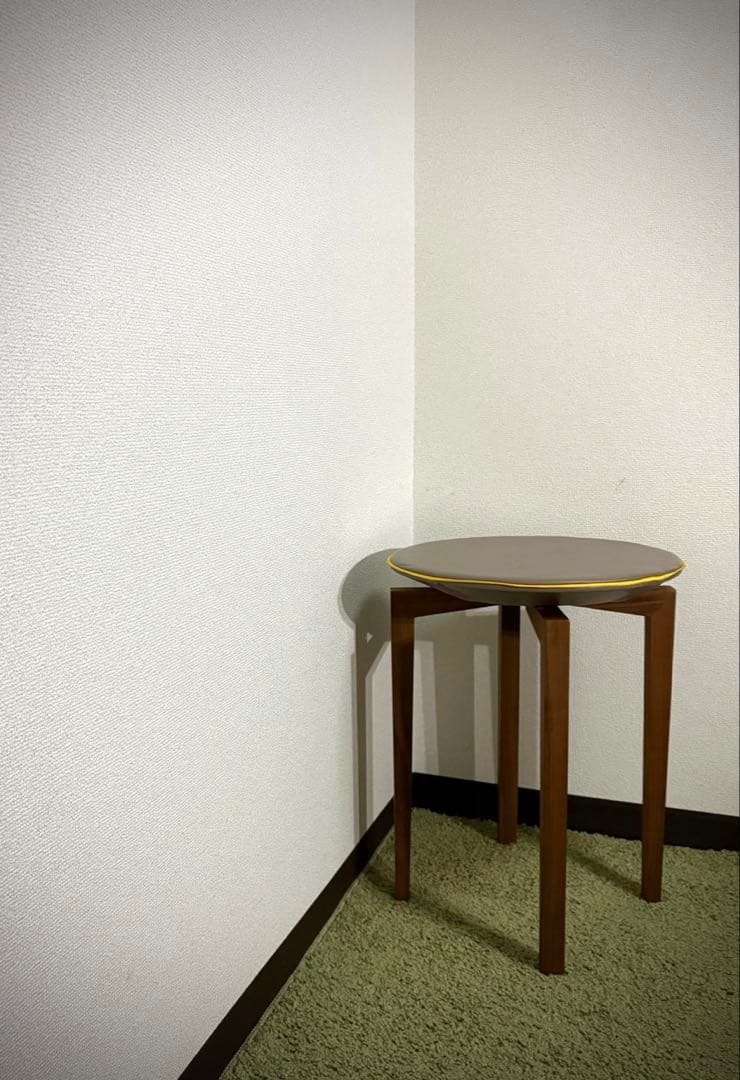 イタリア製 コーヒーテーブル φ40cm 無垢脚 レザートップ