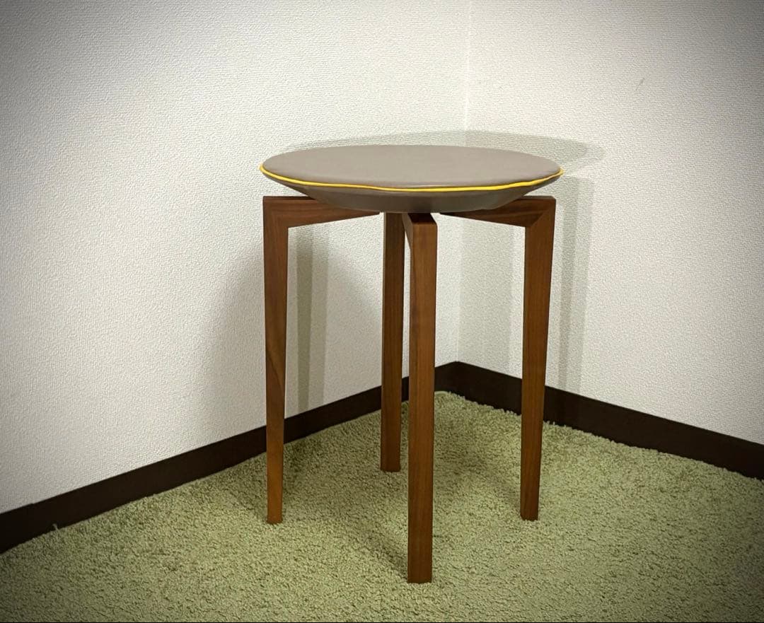 イタリア製 コーヒーテーブル φ40cm 無垢脚 レザートップ