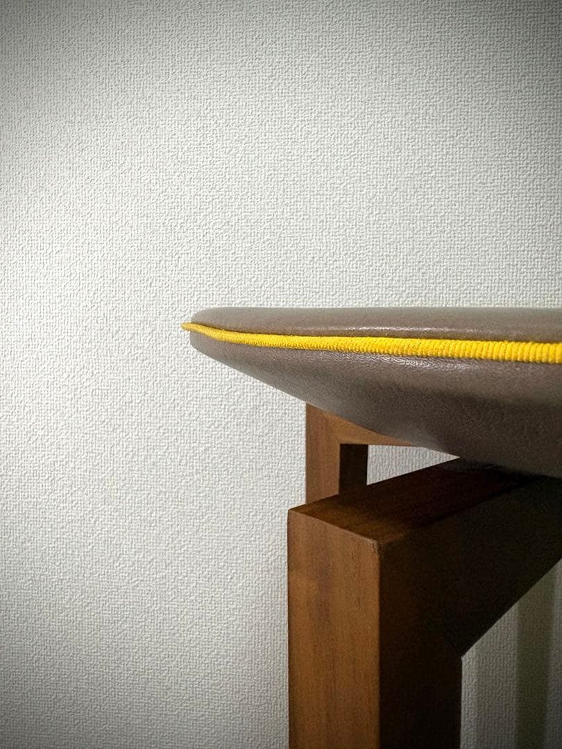 イタリア製 コーヒーテーブル φ40cm 無垢脚 レザートップ