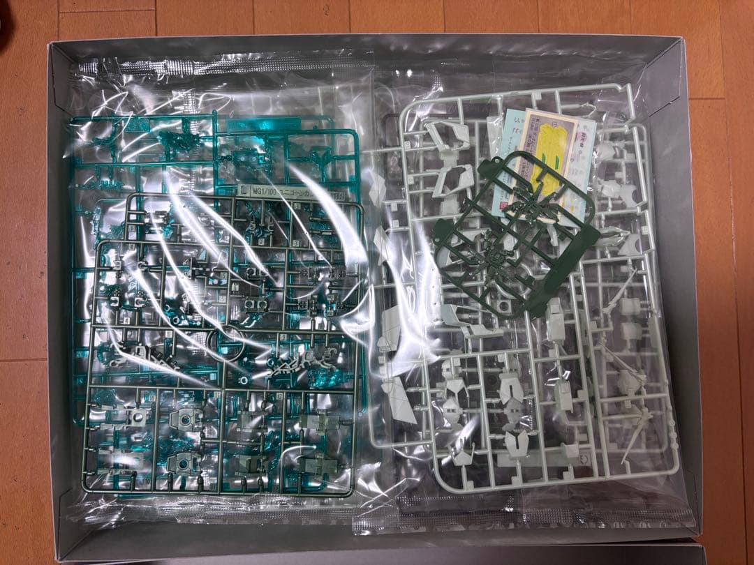 MG 1/100 ガンダムベース限定 ユニコーンガンダム(光の結晶体)