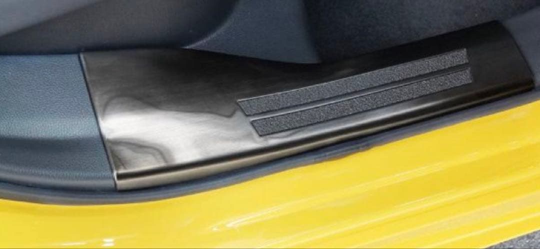 新型プリウス 60系サムライプロデューススカッフプレート内側ブラックヘアライン