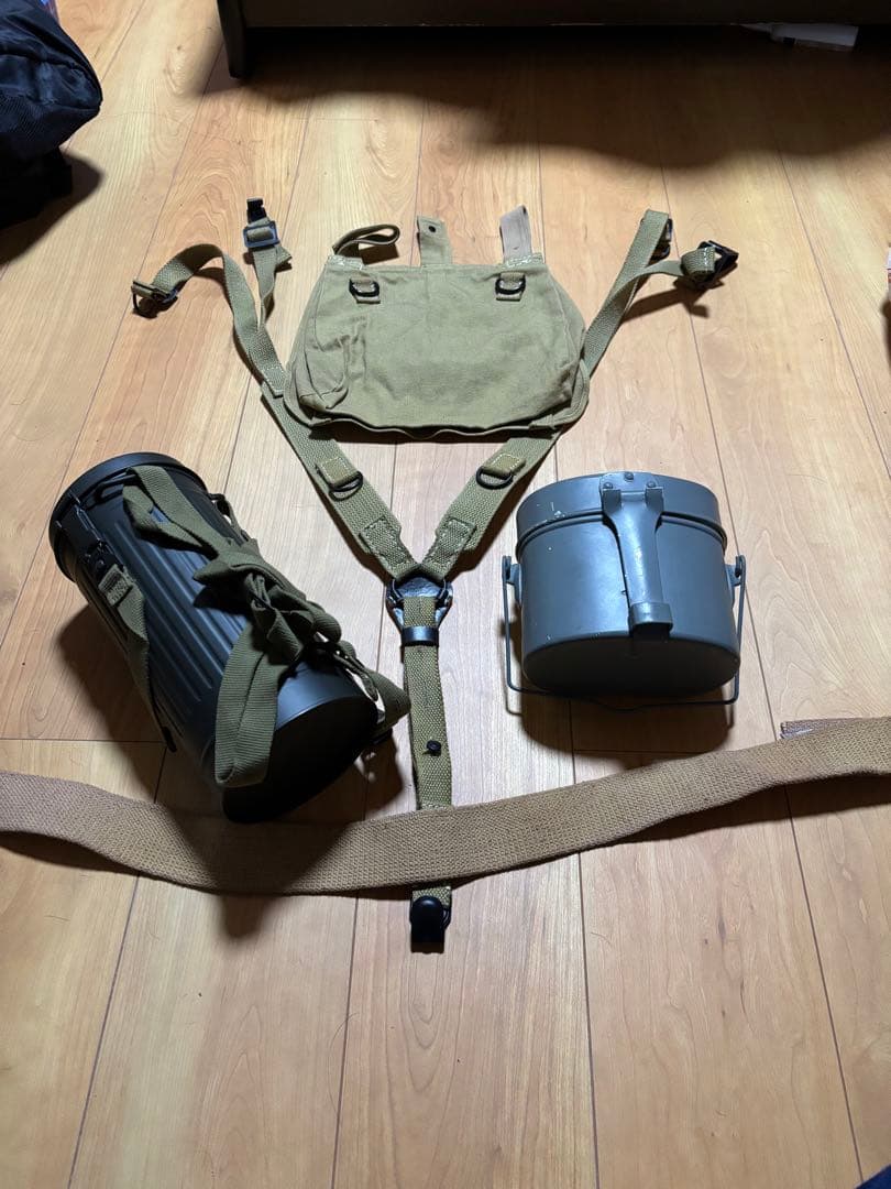 G*N様 ドイツ軍ベルト、バックル、飯盒、ガスマスクコンテナ、パックセット