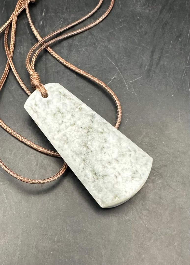 2026.1.4 no.3福寿石斧　糸魚川グレー翡翠