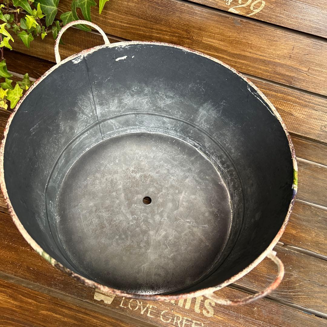 おみつさまご購入取手付き丸型プランター たまごを抱いたうさぎさん紫陽花とビオラ