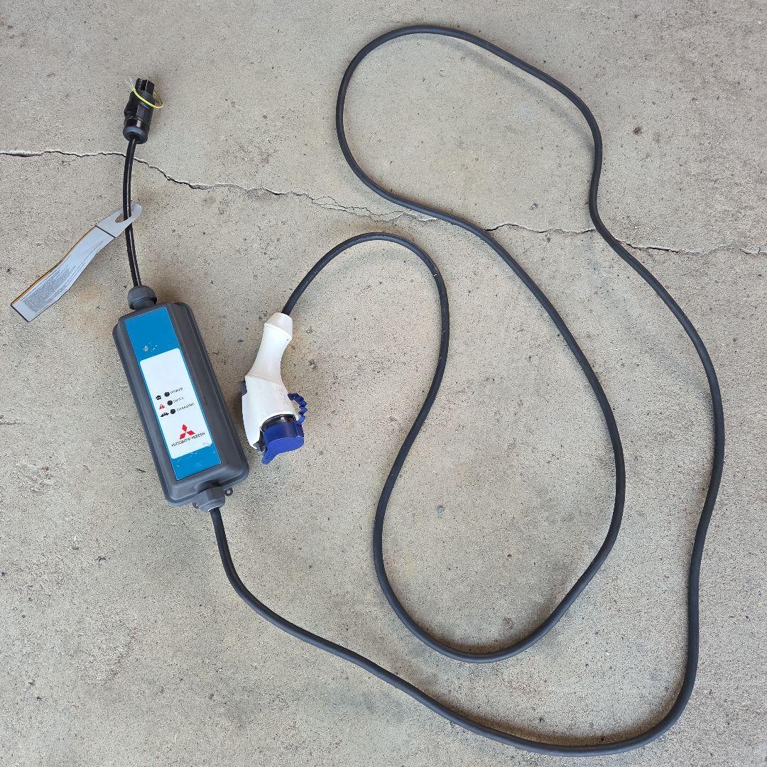 三菱自動車純正 100V EV充電器