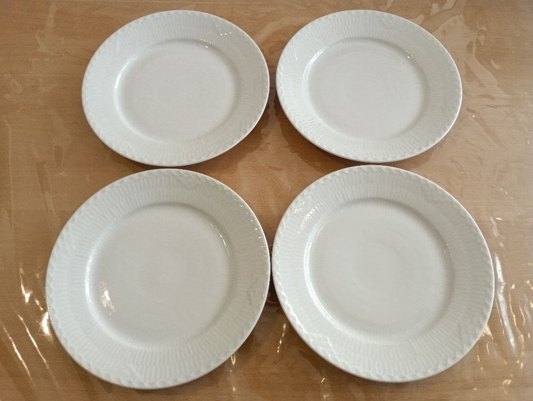 ロイヤルコペンハーゲン ホワイトフルーテッド ハーフレース プレート 22cm