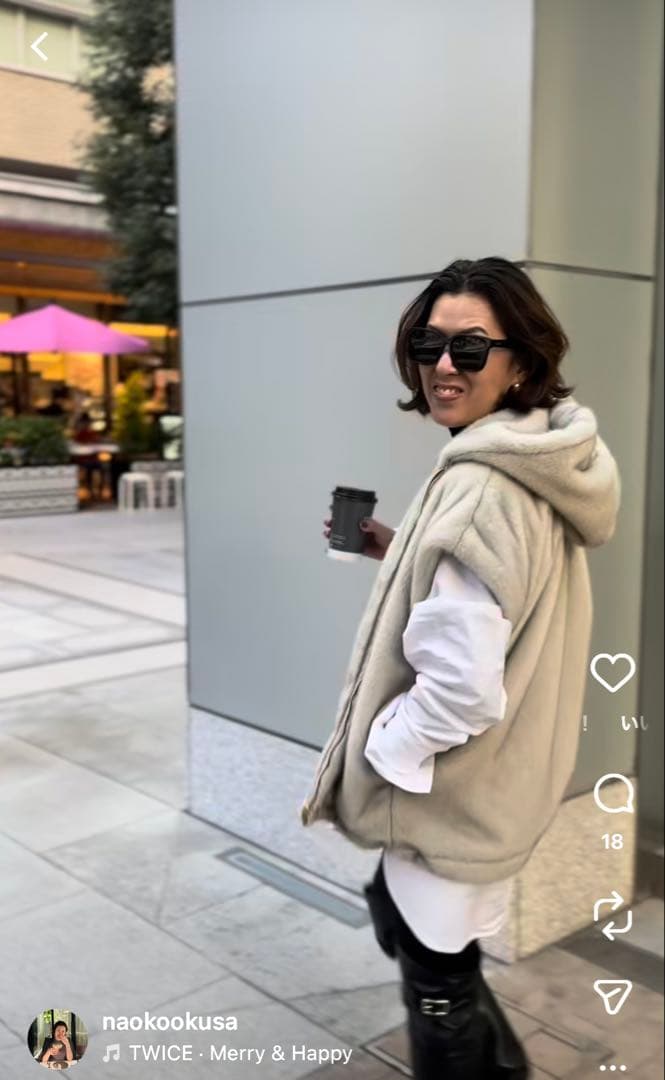 カレンソロジー⭐︎美品ファーフーディーベスト