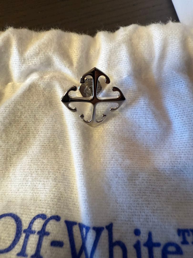 オフホワイト off-white Arrow Mono ピアス