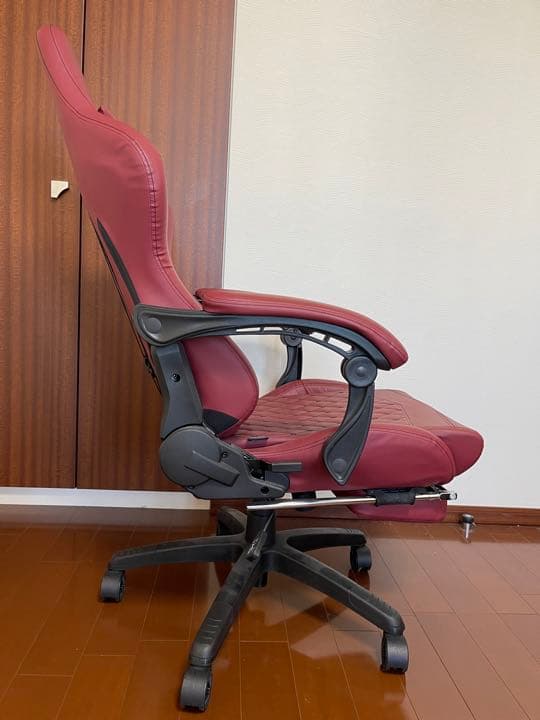 赤いデスクチェア