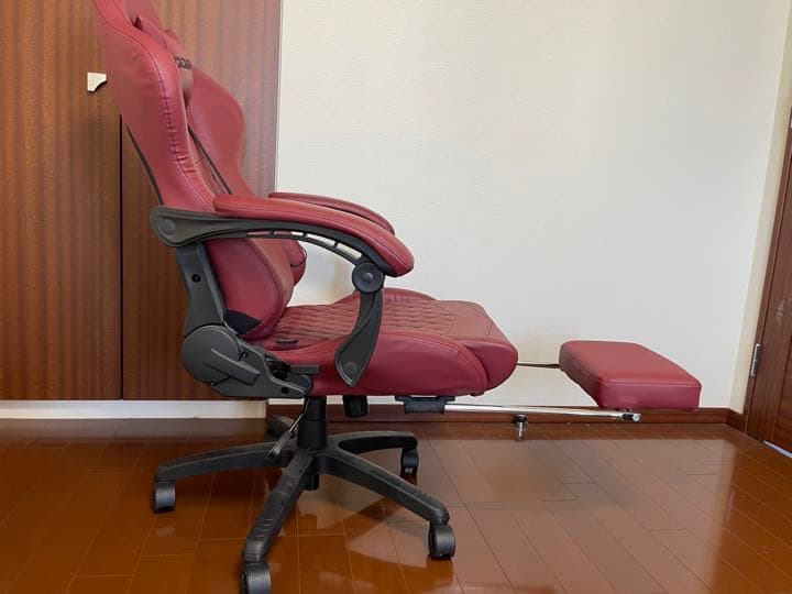 赤いデスクチェア