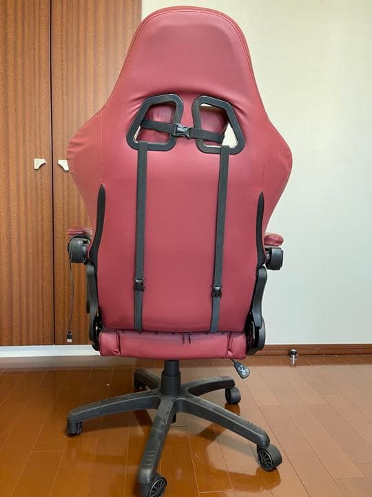 赤いデスクチェア