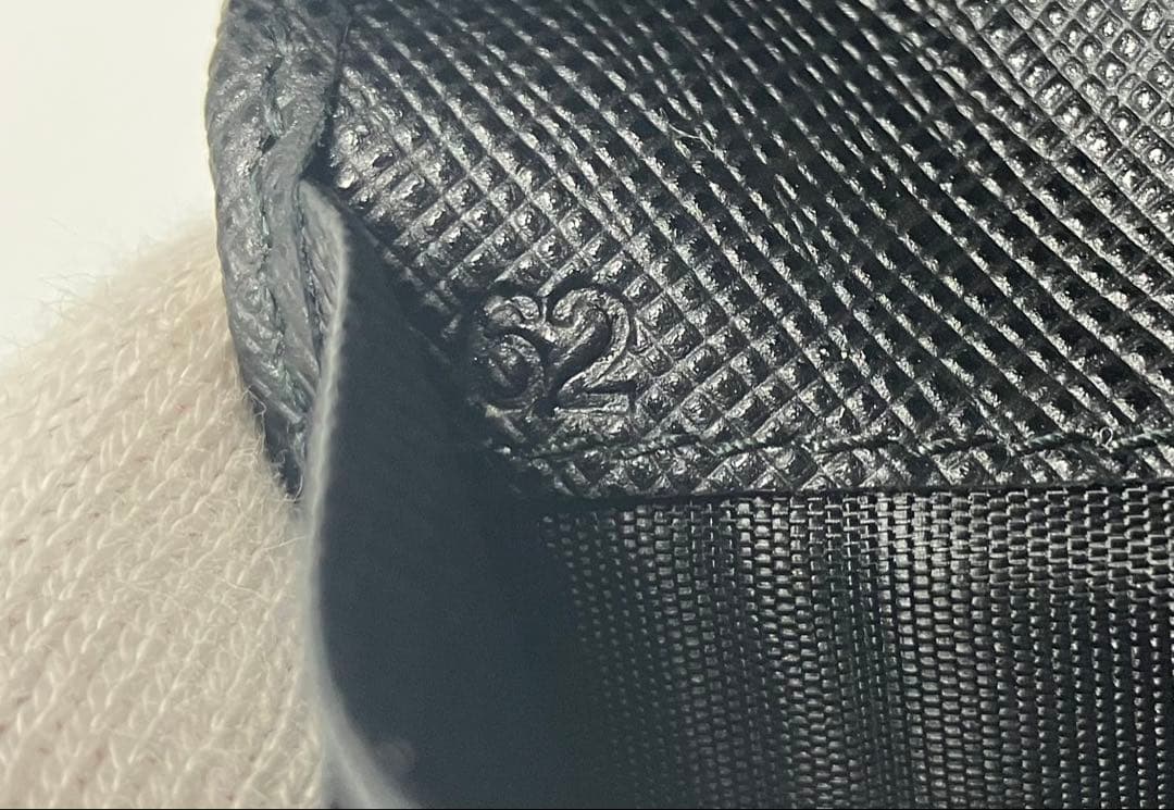 ⭐️ 極美品 プラダ サフィアーノ トライアングル 二つ折り財布 ブラック 鑑定済