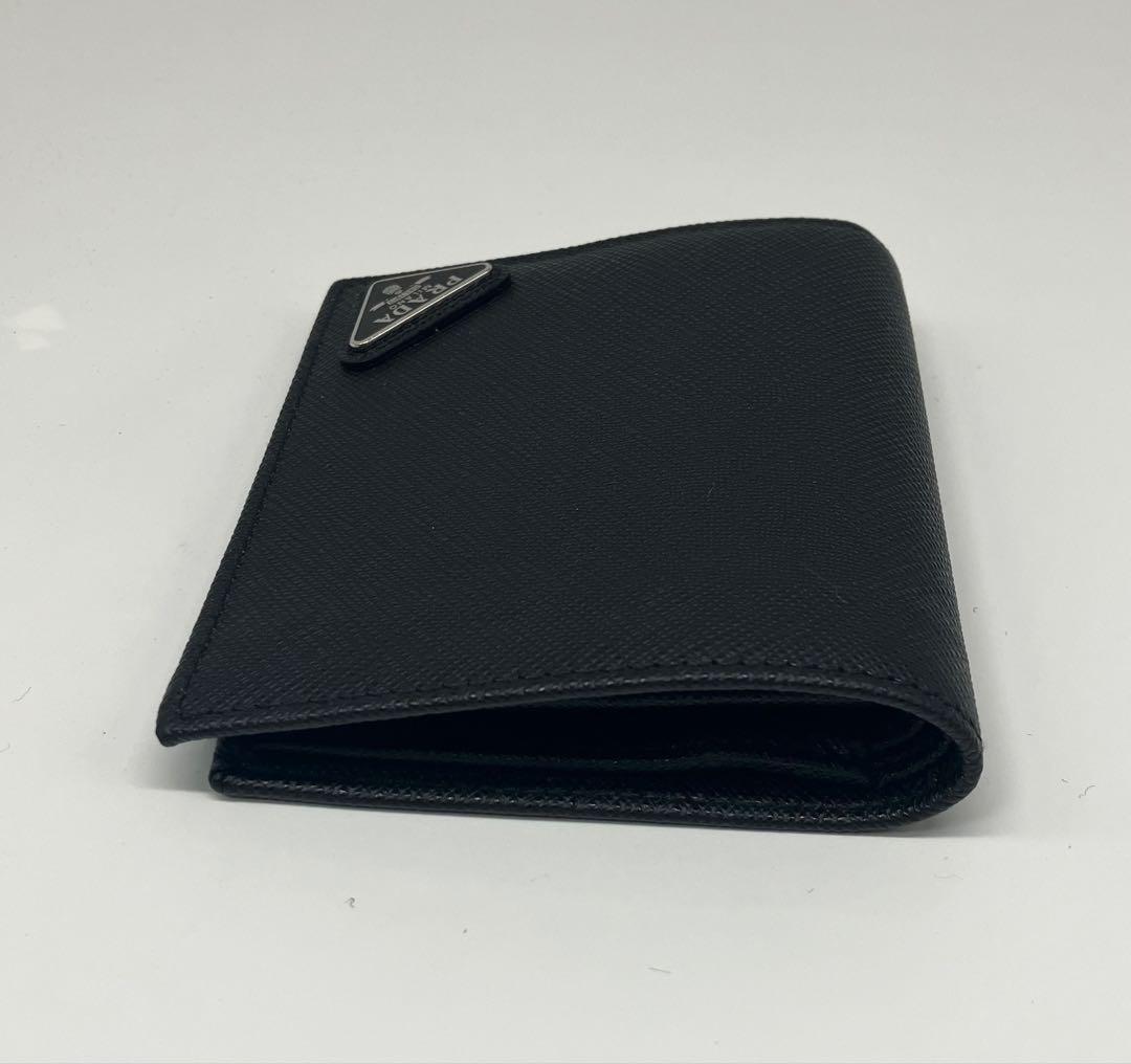 ⭐️ 極美品 プラダ サフィアーノ トライアングル 二つ折り財布 ブラック 鑑定済