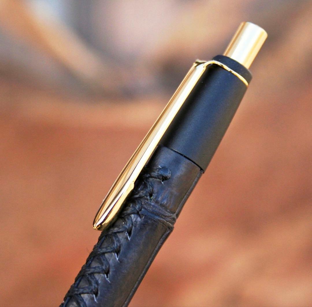 Schicksal 革軸ペン　ボールペン　クロコダイル　マットブラック