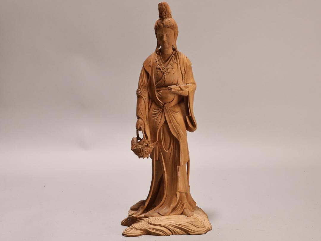 Kazaky　K438　木製　聖観音菩像