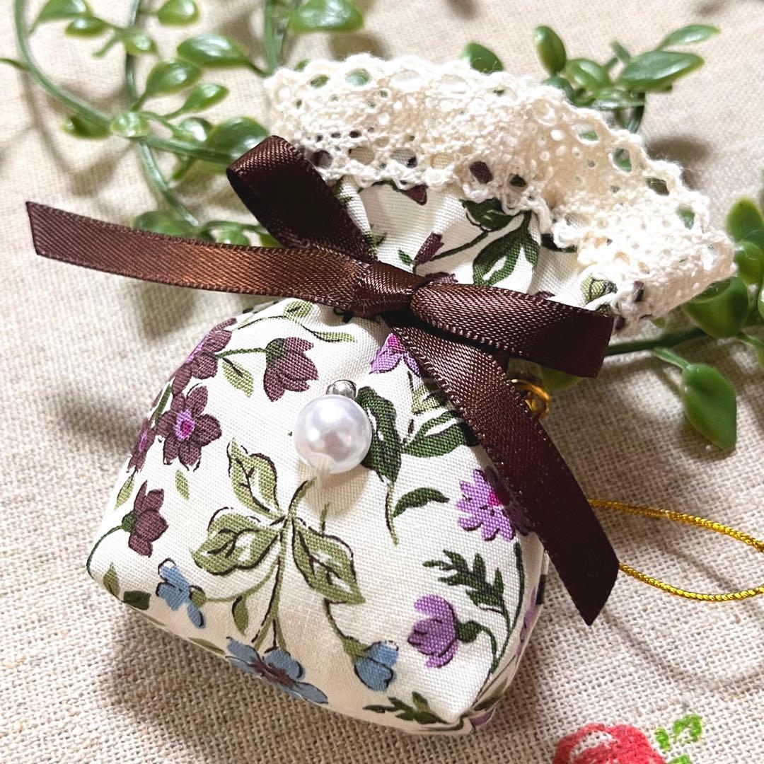 No.2302-26 ミニストラップサシェ（香り袋）春の小花柄＊パール ⑥