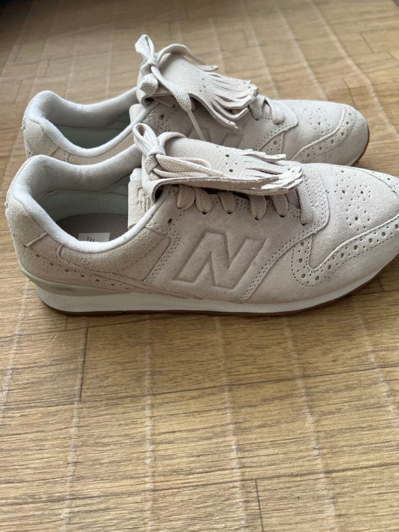 New Balance 996 ホワイト スエード スニーカー