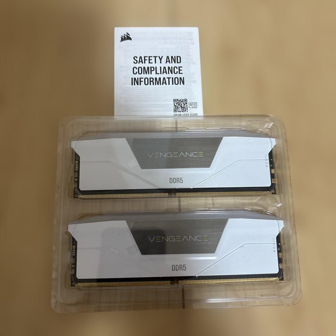 CORSAIR VENGEANCE RGB DDR5 32GBホワイトモデル