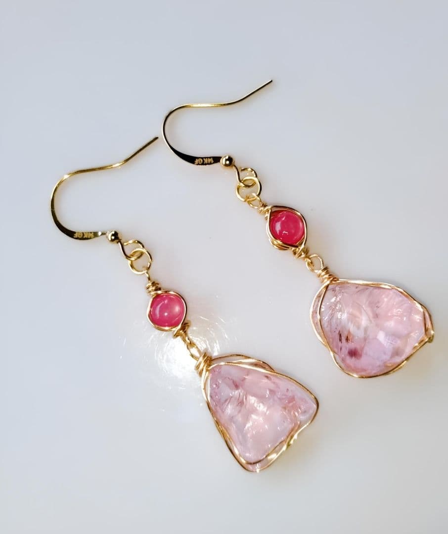 Kgf14 希少 アンダラ ルミネッセントピンク 原石 スタールビー ピアス