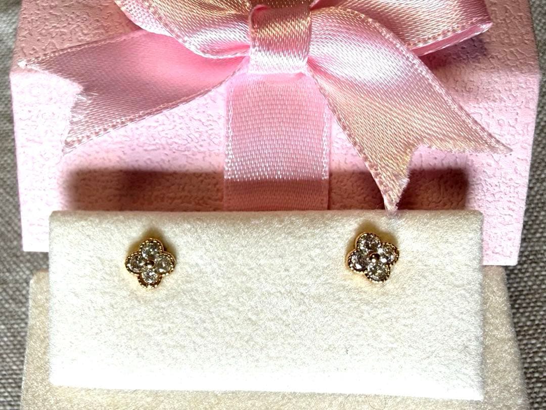 K18ダイヤピアス　ダイヤ0.3