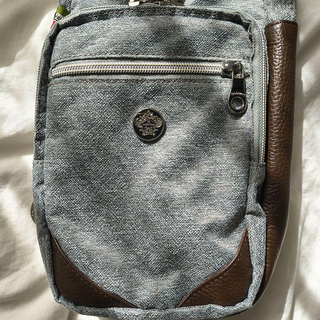 【未使用】上品グレーで差がつく、オロビアンコのボディバッグ