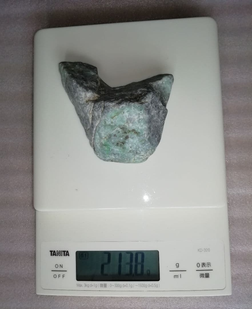 天然石　糸魚川　翡翠原石　213g