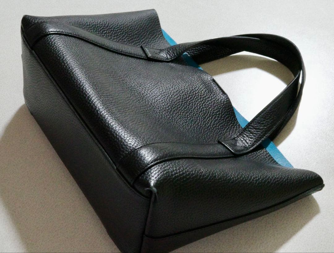 ペッレモルビダ ミニトート ブラック/ブルー