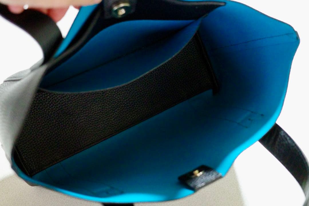 ペッレモルビダ ミニトート ブラック/ブルー