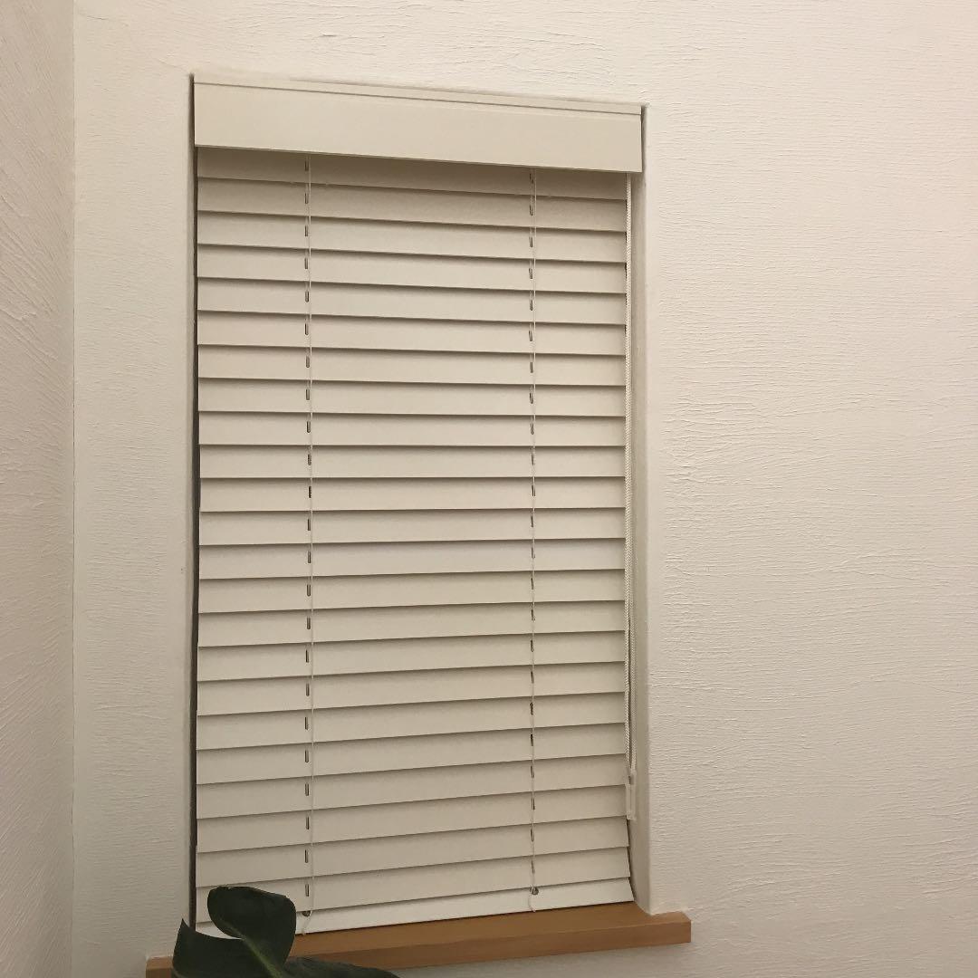 TOSO ウッドブラインド　オフホワイト　Iタイプ　右　590×1090