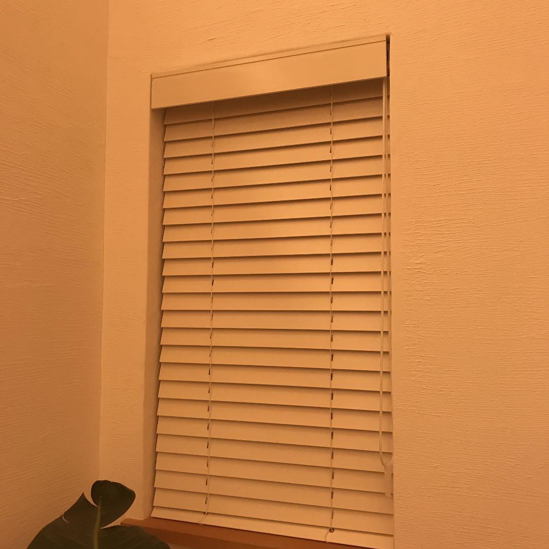 TOSO ウッドブラインド　オフホワイト　Iタイプ　右　590×1090