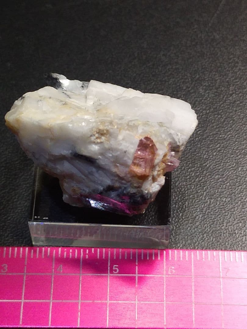 ピンクトパーズ　パキスタン産　660