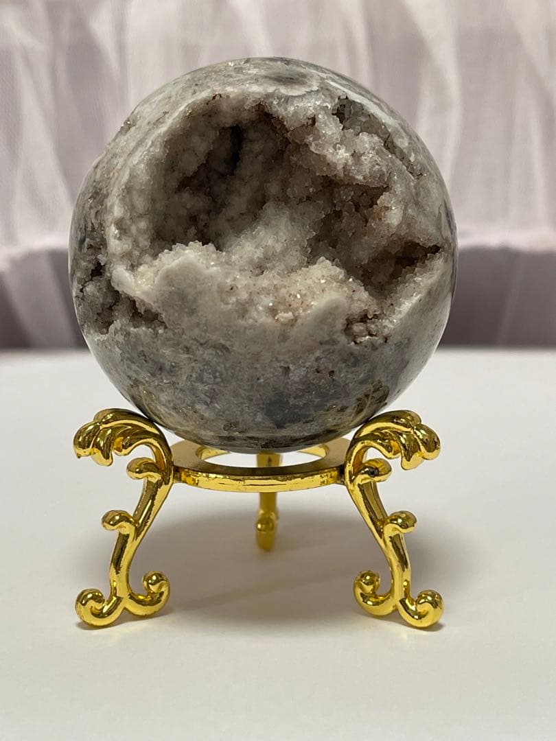 アメジスト　白い　丸玉　口笑原石（幸運水晶）台座付き