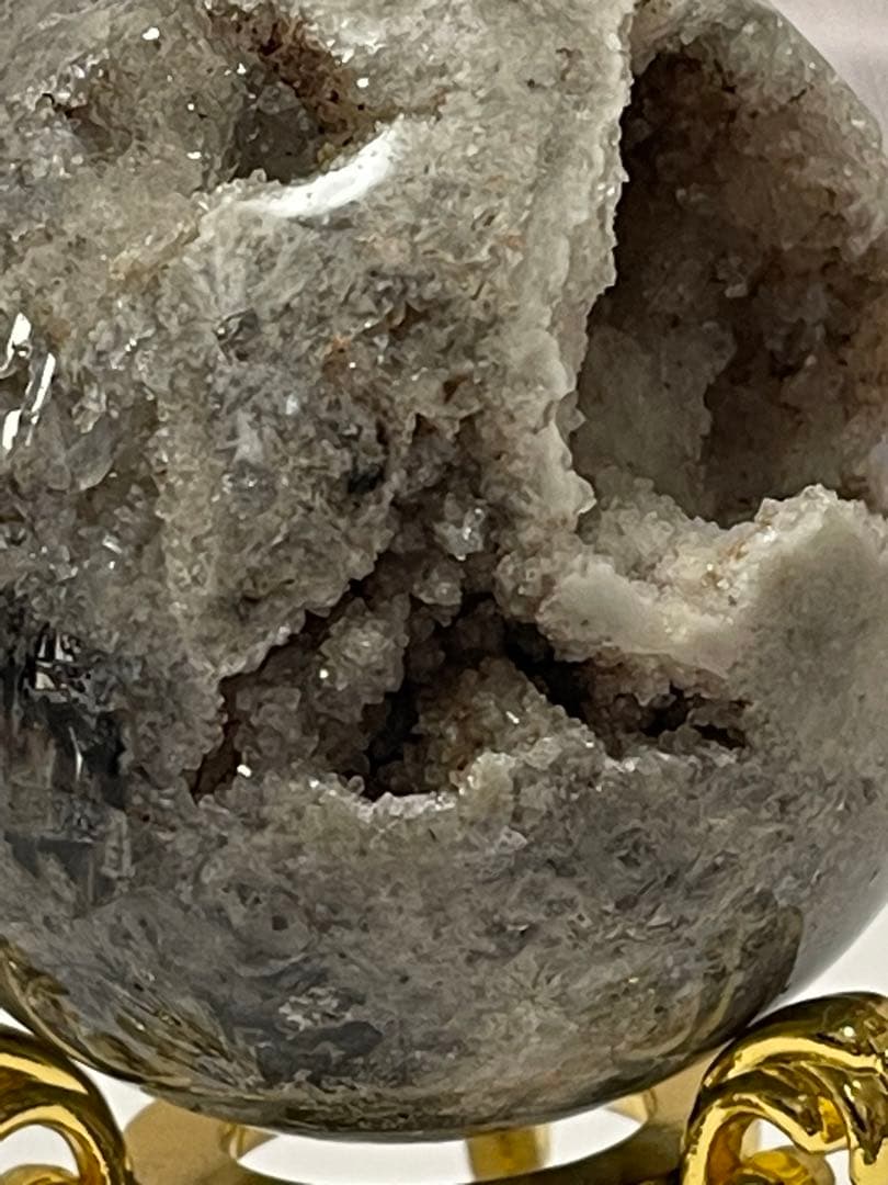 アメジスト　白い　丸玉　口笑原石（幸運水晶）台座付き