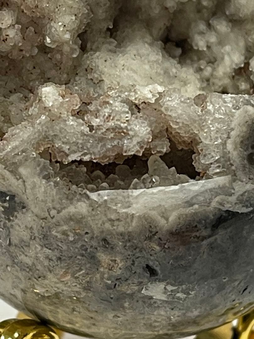 アメジスト　白い　丸玉　口笑原石（幸運水晶）台座付き