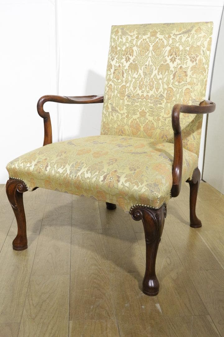 クラシック★アームチェア★ファブリック★ネコ脚★木製家具★