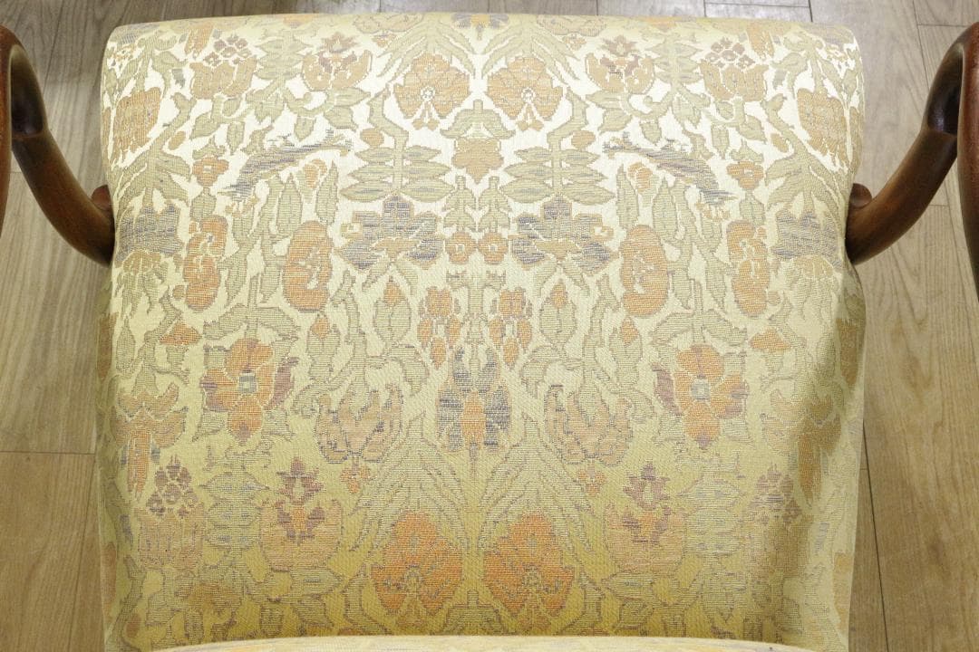 クラシック★アームチェア★ファブリック★ネコ脚★木製家具★