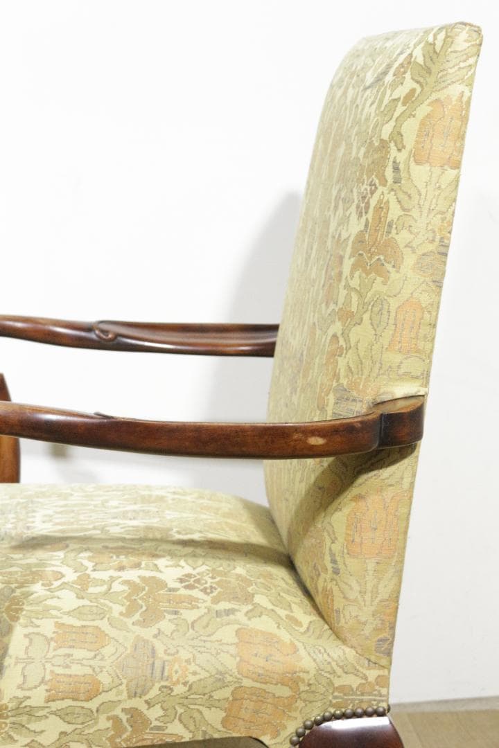 クラシック★アームチェア★ファブリック★ネコ脚★木製家具★