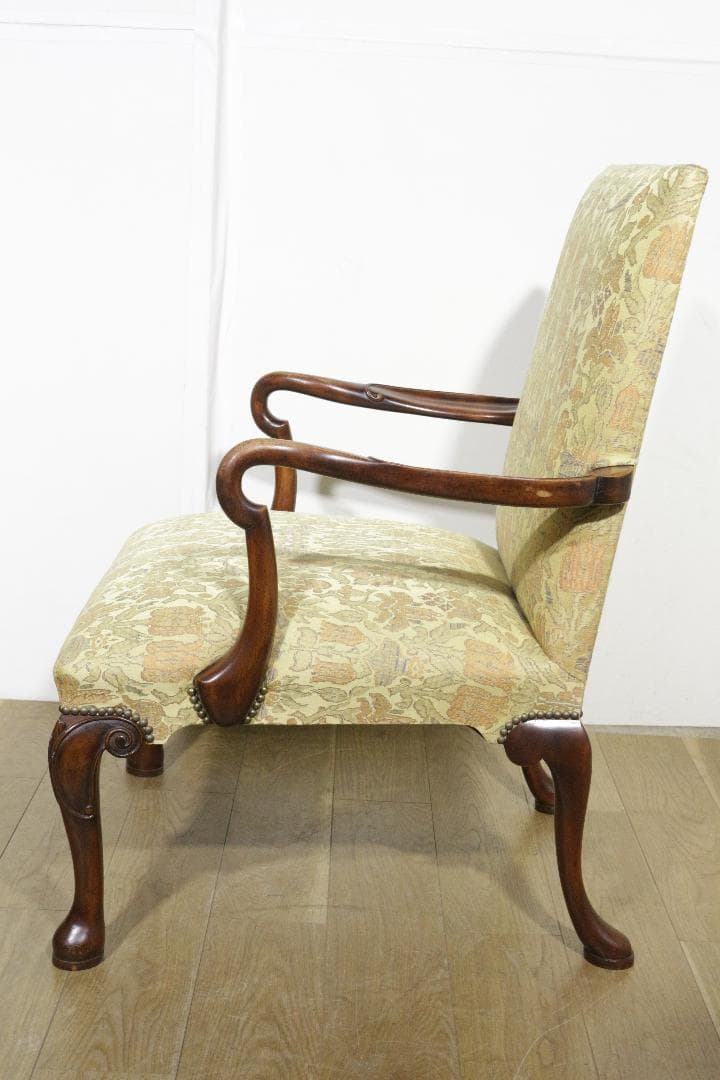 クラシック★アームチェア★ファブリック★ネコ脚★木製家具★