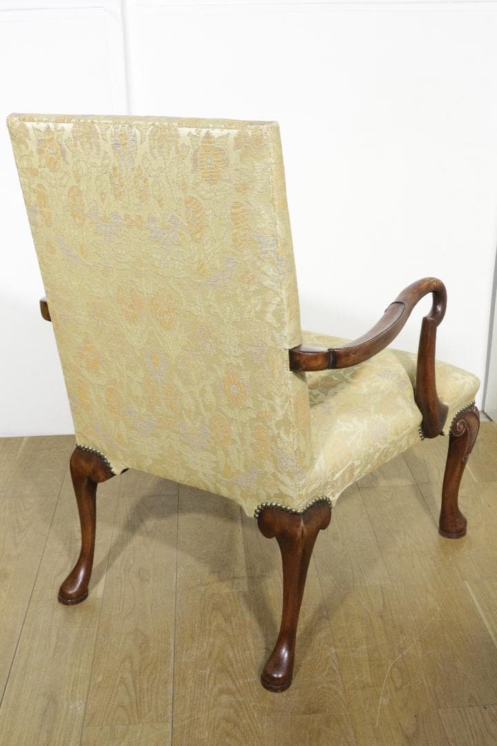 クラシック★アームチェア★ファブリック★ネコ脚★木製家具★