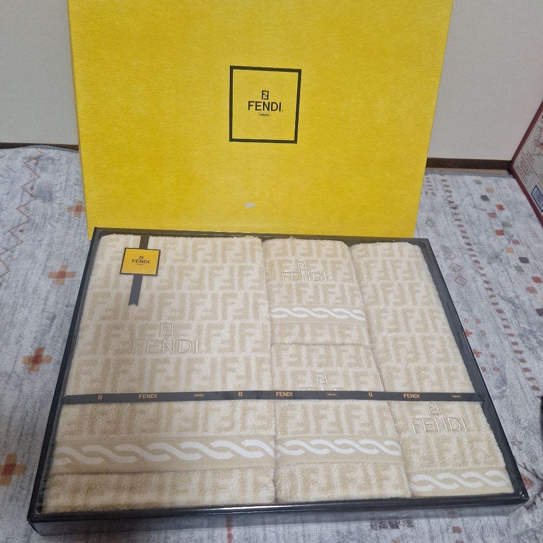 FENDI フェンディ タオルギフトセット　タオル4枚 新品未開封